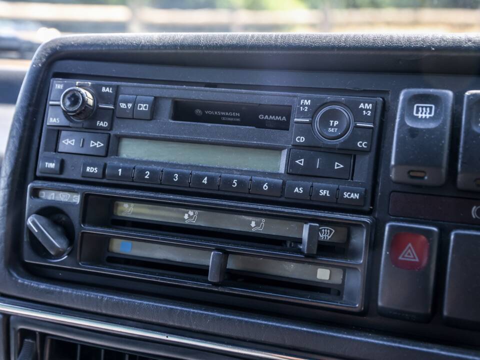 Image 11/26 de Volkswagen Golf Mk II GTi 16V 1.8 (1988)