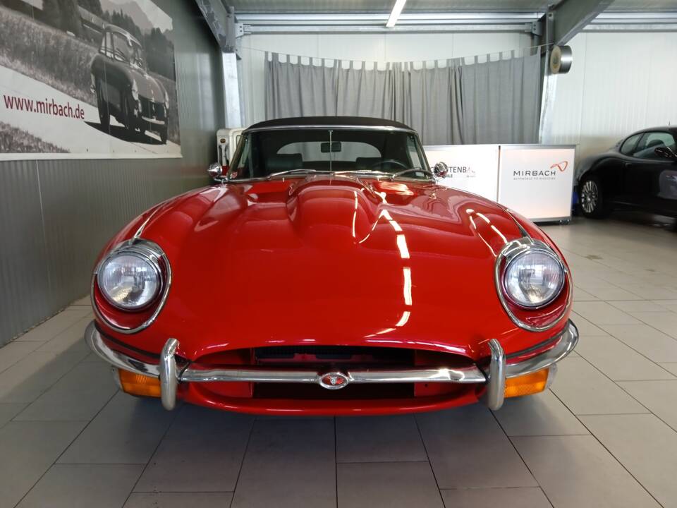 Image 4/18 de Jaguar E-Type (1969)