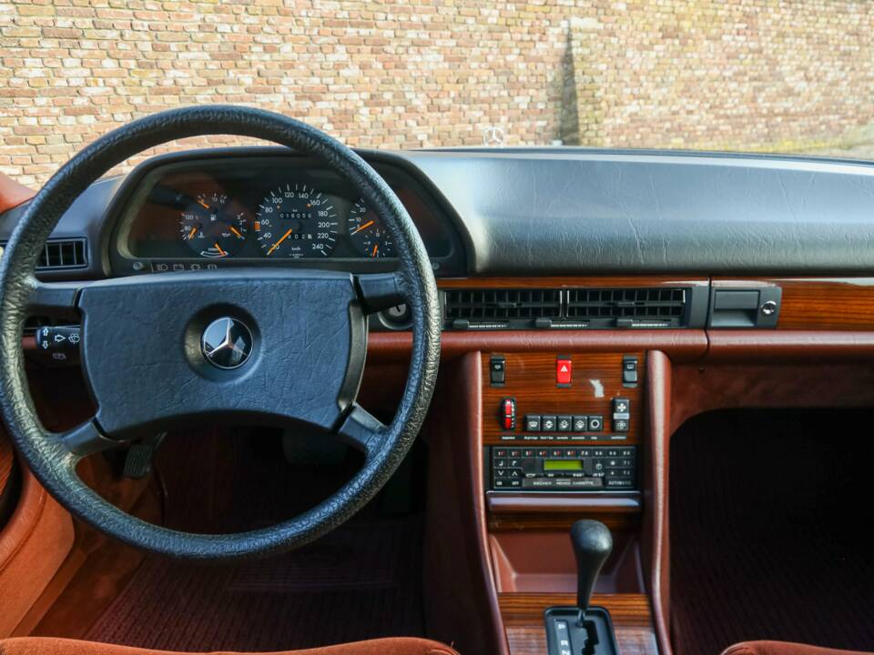 Image 49/50 de Mercedes-Benz 280 S (1988)