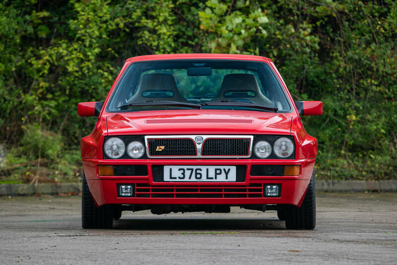 Image 6/50 of Lancia Delta HF Integrale Evoluzione II (1993)