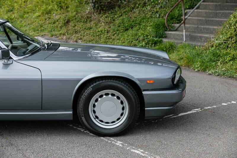 Image 35/36 of Jaguar XJR-S V12 Le Mans (1988)