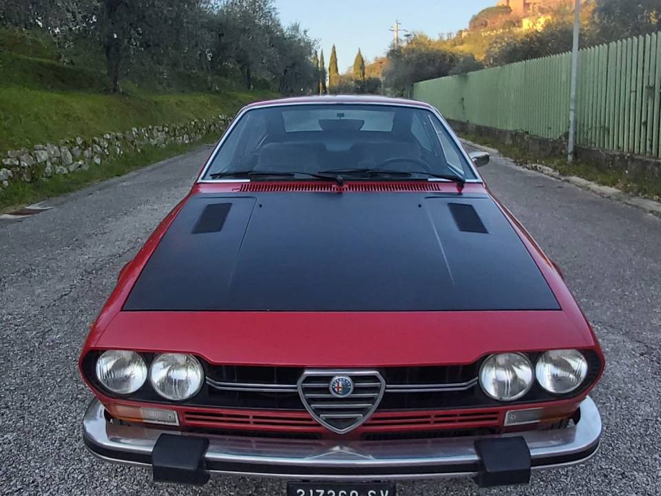 Image 3/11 de Alfa Romeo Alfetta GTV 2.0 Turbodelta (1979)