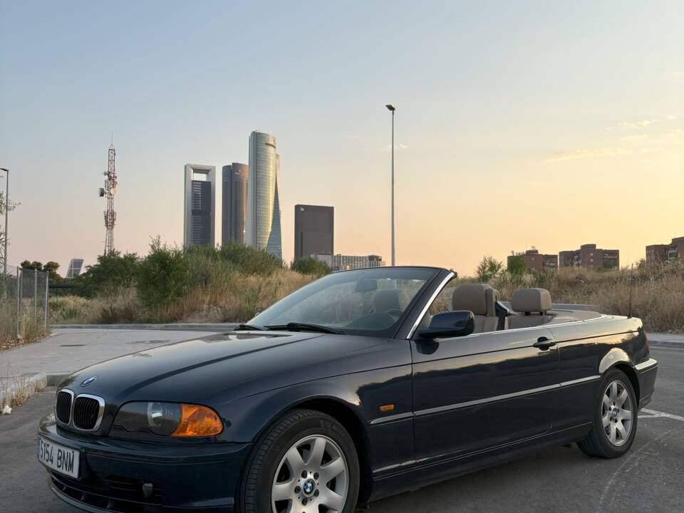 Image 2/14 of BMW 320Ci (2001)