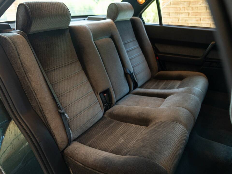 Image 36/50 de Alfa Romeo 164 2.0i V6 Turbo (1992)