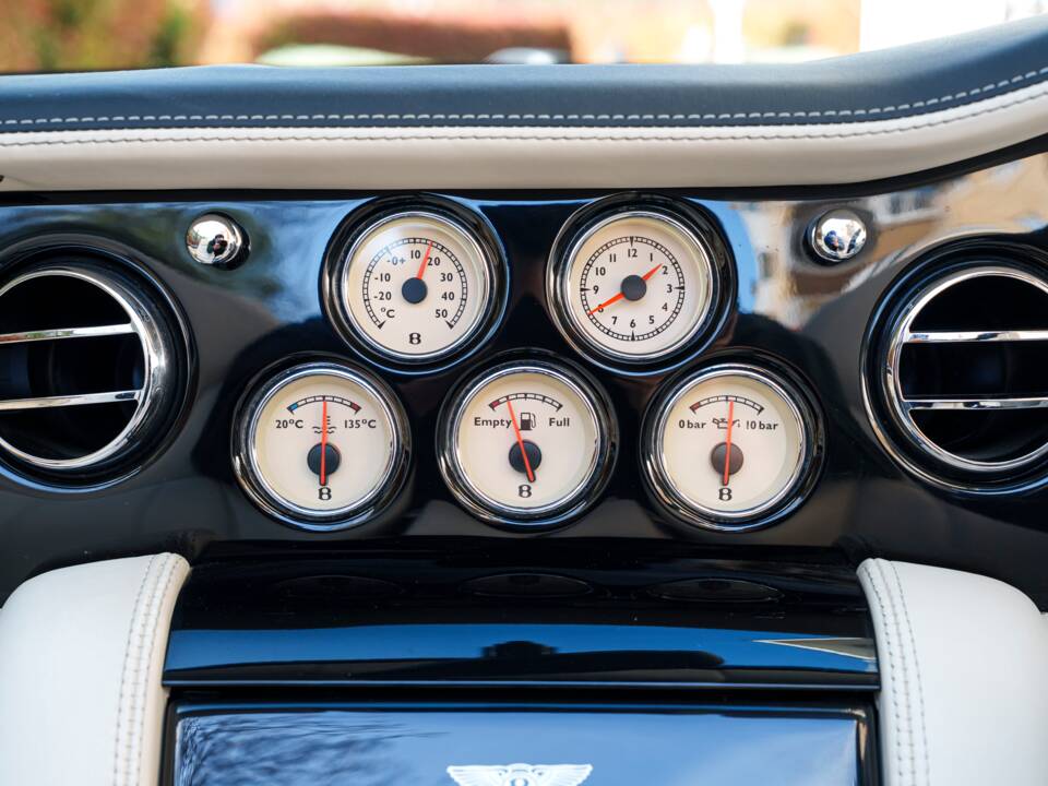 Bild 17/27 von Bentley Azure (2007)