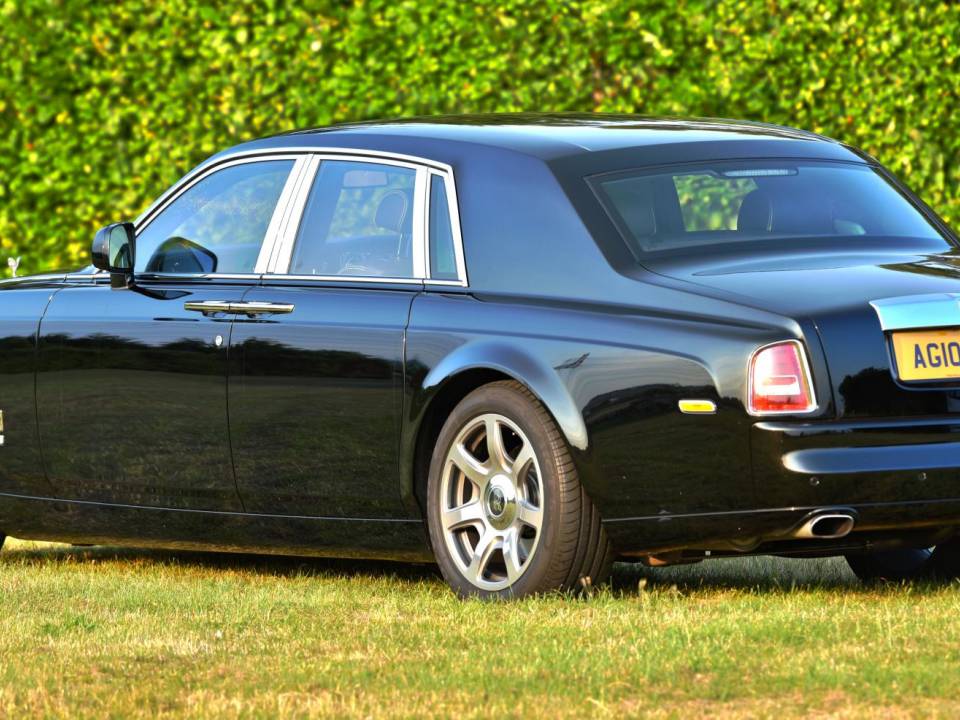 Image 17/50 of Rolls-Royce Phantom VII (2010)