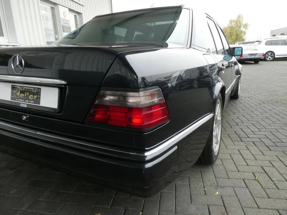 Bild 18/22 von Mercedes-Benz E 500 Limited (1994)