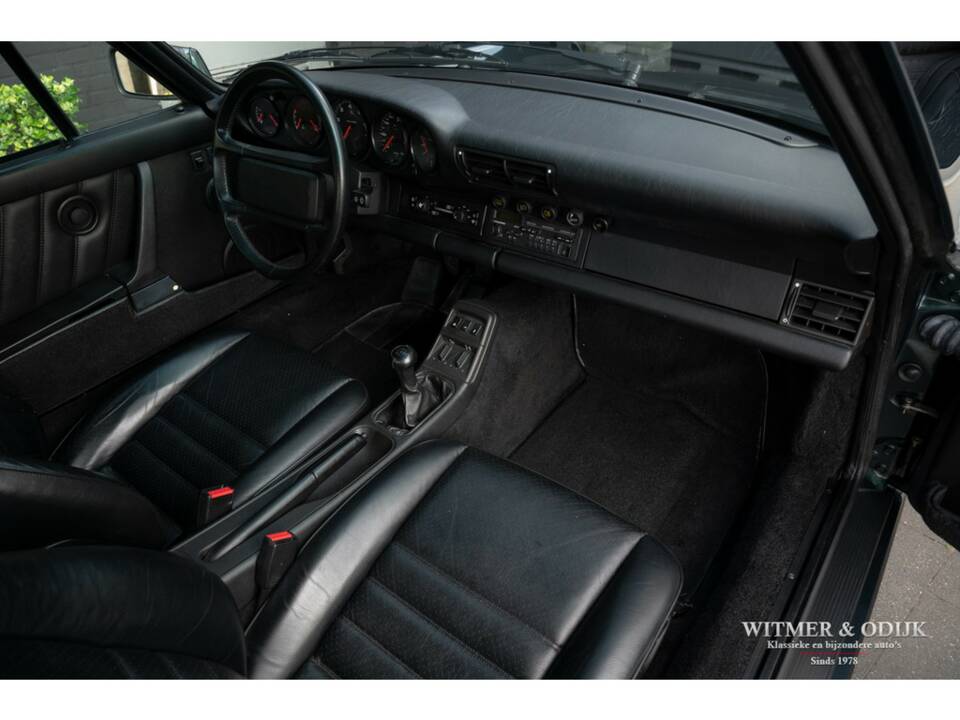 Image 27/42 of Porsche 911 Carrera 4 (1990)