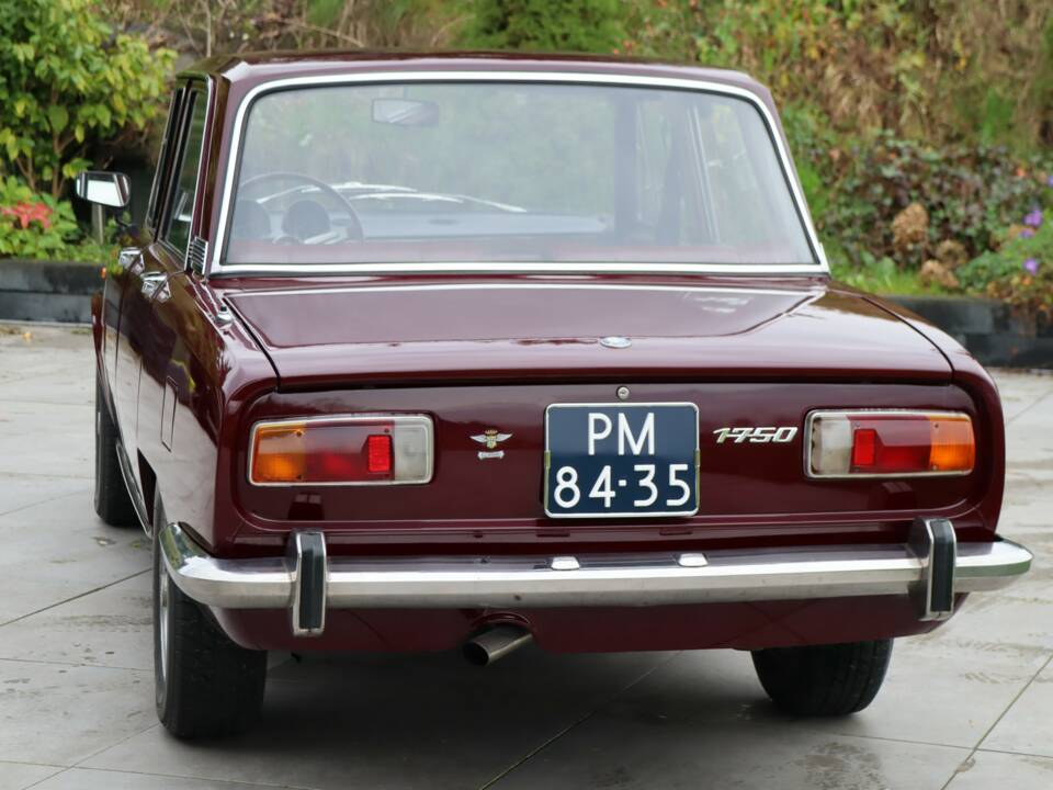 Image 5/50 of Alfa Romeo 1750 Berlina (1971)