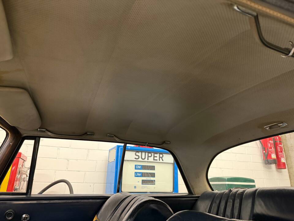 Image 12/18 of Mercedes-Benz 250 SE (1967)