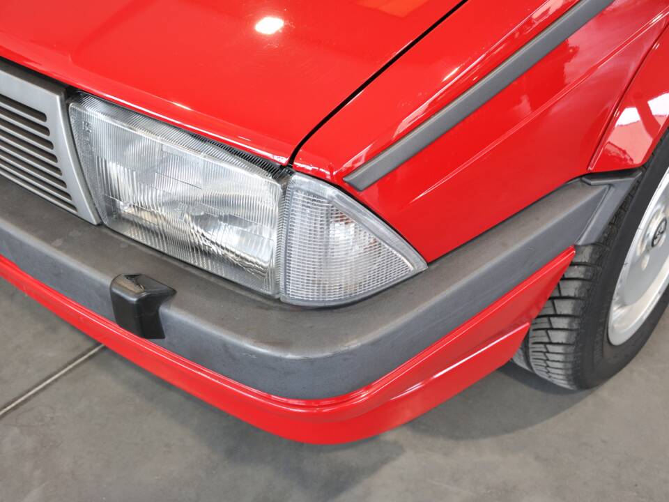 Bild 8/30 von Alfa Romeo 75 2.0 Twin Spark (1988)
