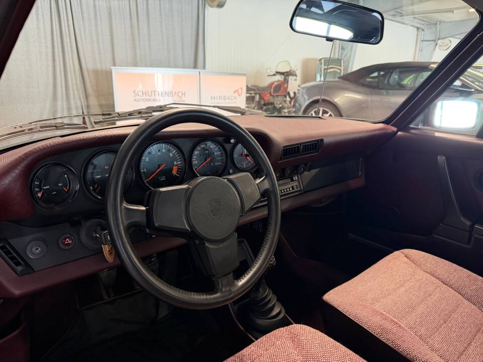 Image 14/18 de Porsche 911 SC 3.0 (1983)