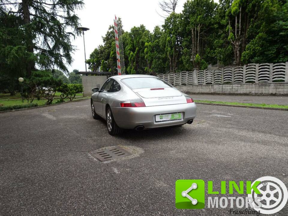 Image 4/10 of Porsche 911 Carrera (2000)