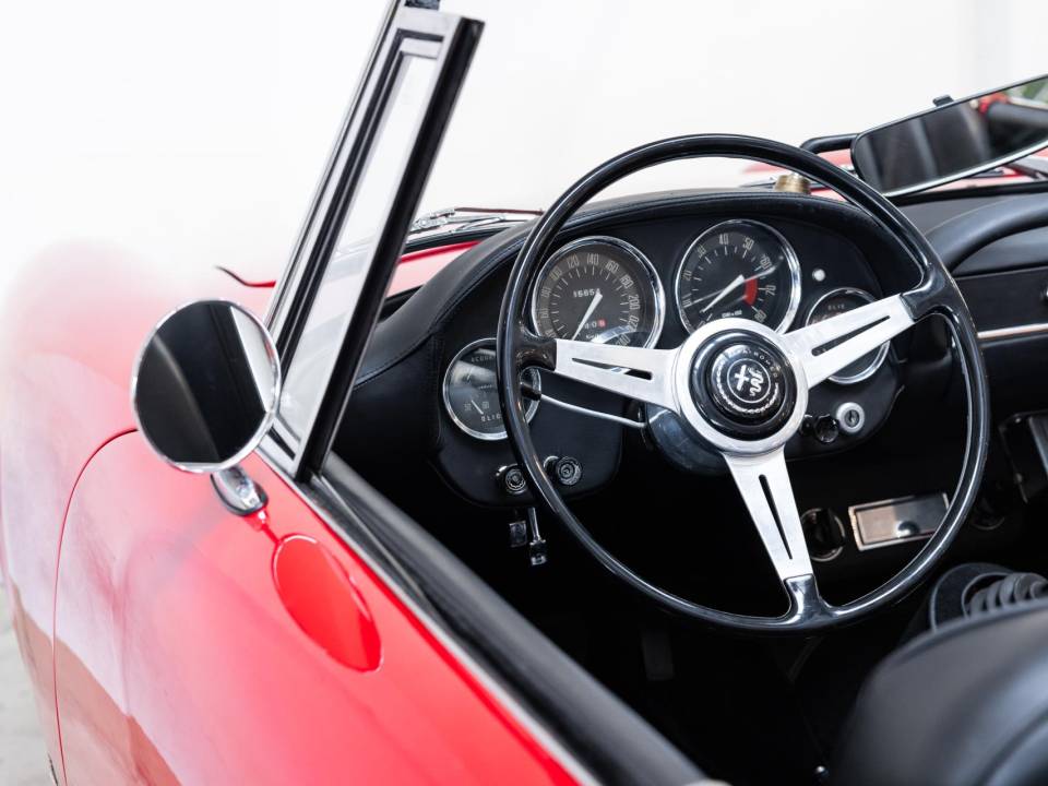 Image 11/44 de Alfa Romeo 2600 Spider (1965)