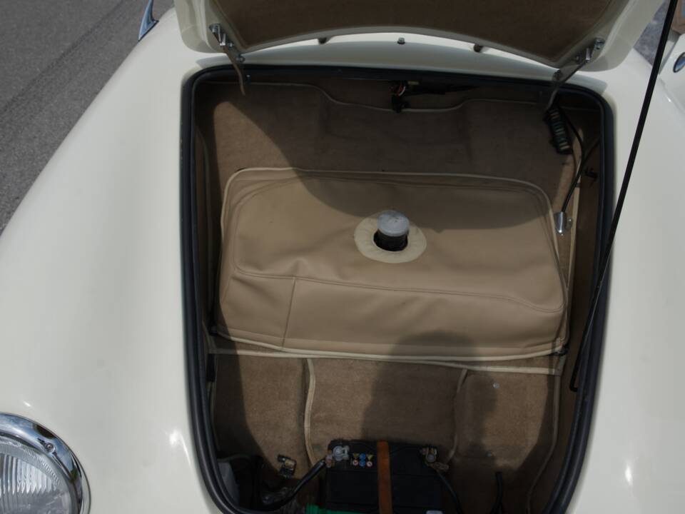Immagine 44/49 di RCH Replicar Hellas 356 Speedster Sport (1973)