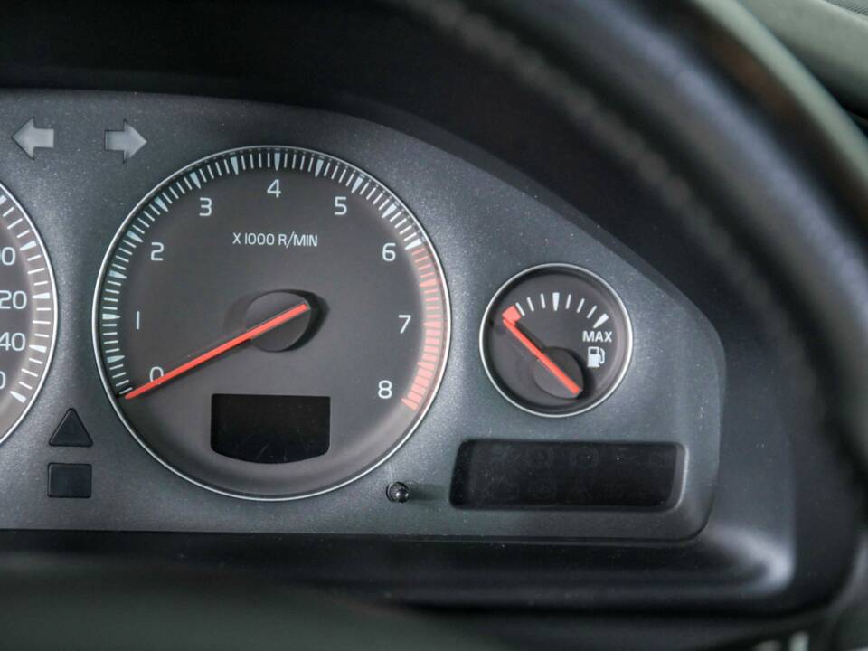 Bild 15/48 von Volvo V 70 2.4 (2006)