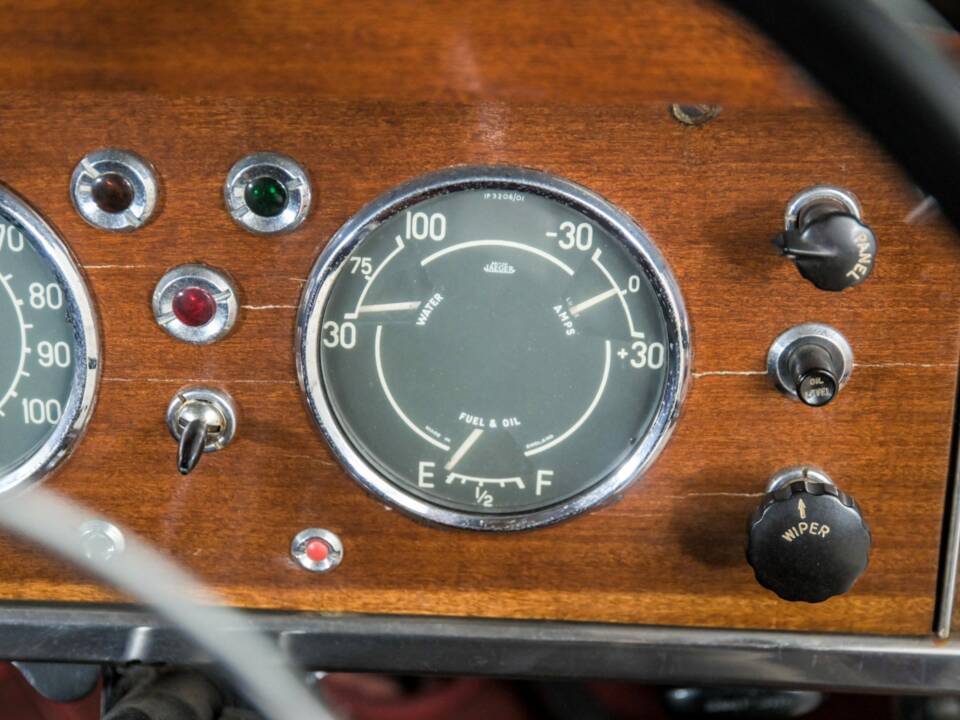 Image 17/50 de Rover 100 (1962)