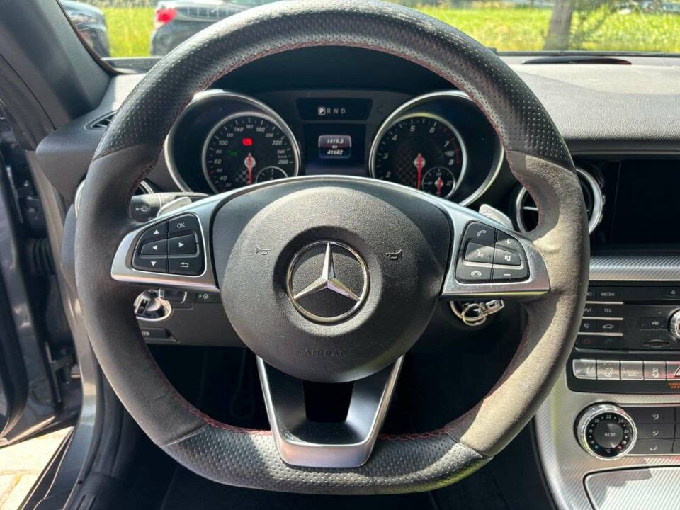 Image 14/20 de Mercedes-Benz SLC 300 (2016)