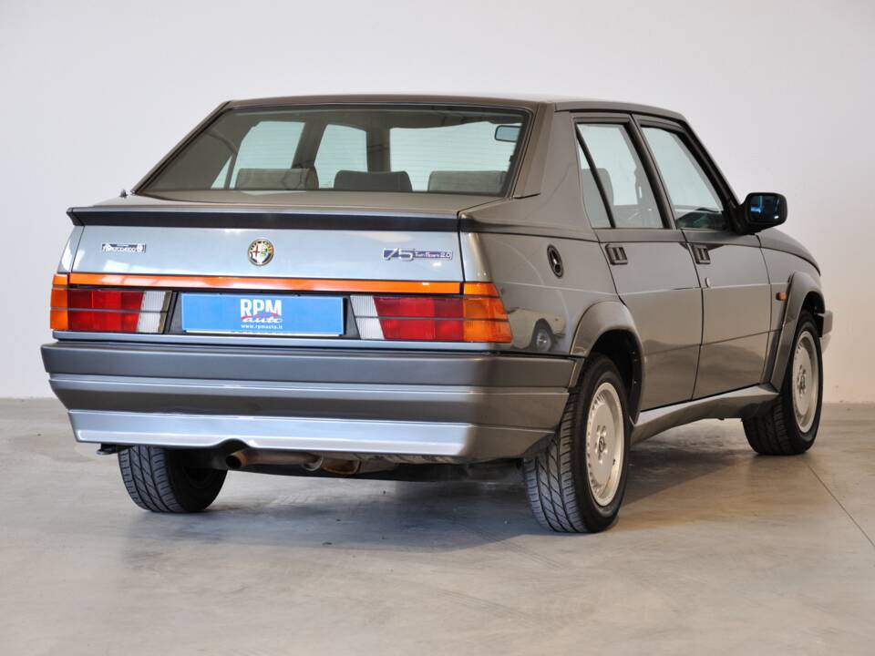 Bild 18/25 von Alfa Romeo 75 2.0 Twin Spark (1987)