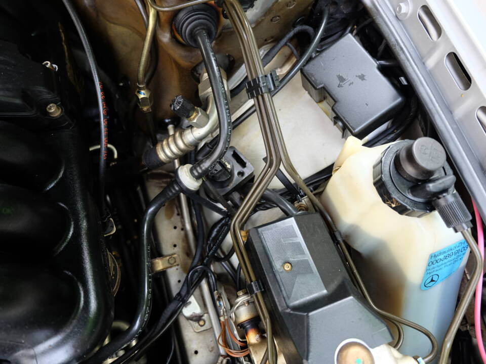 Image 71/75 of Mercedes-Benz E 280 T (1994)