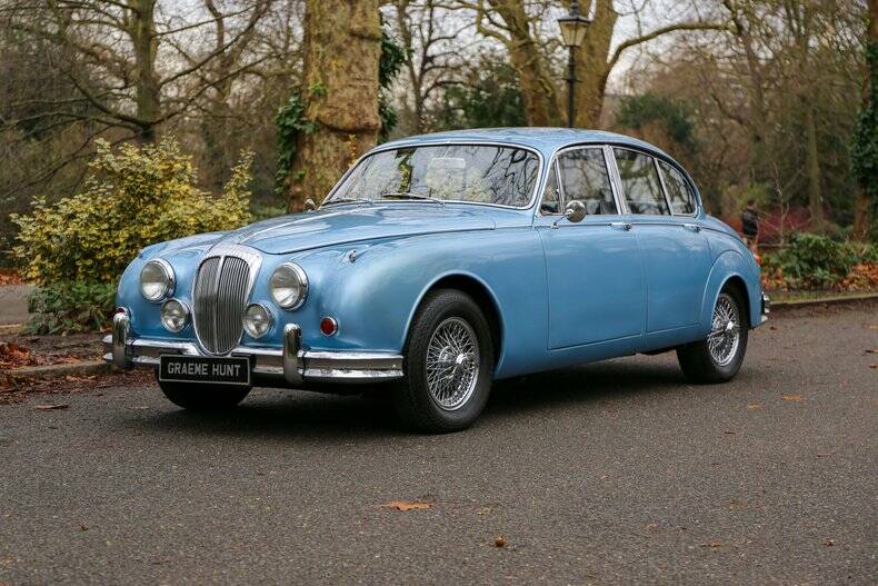 Image 2/50 de Daimler V8-250 (1966)