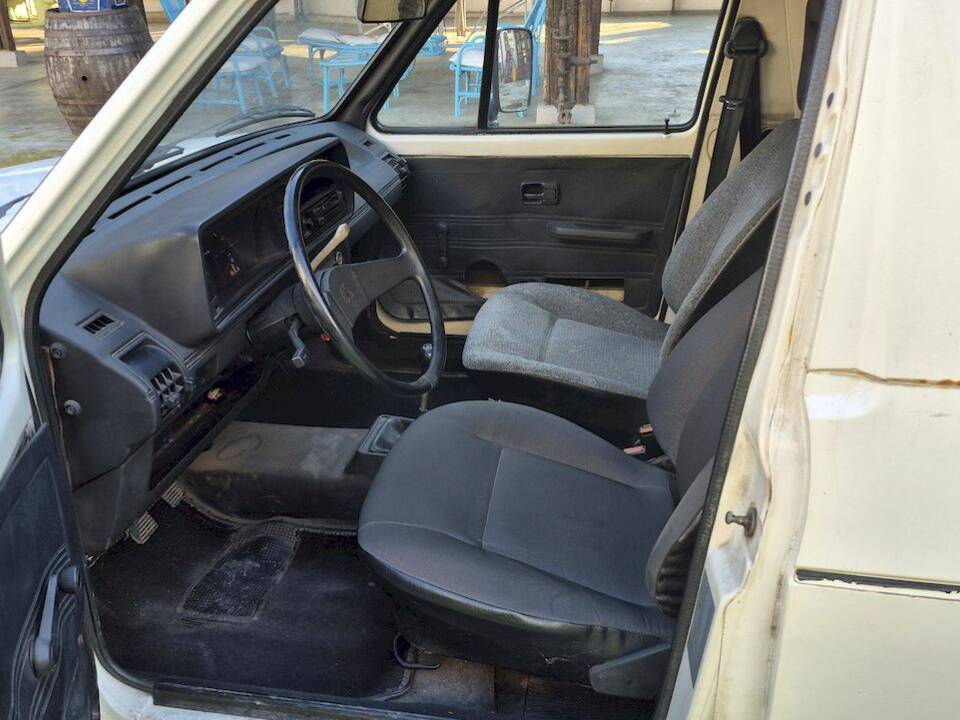 Image 18/43 of Volkswagen Caddy I 1.6 D (1990)