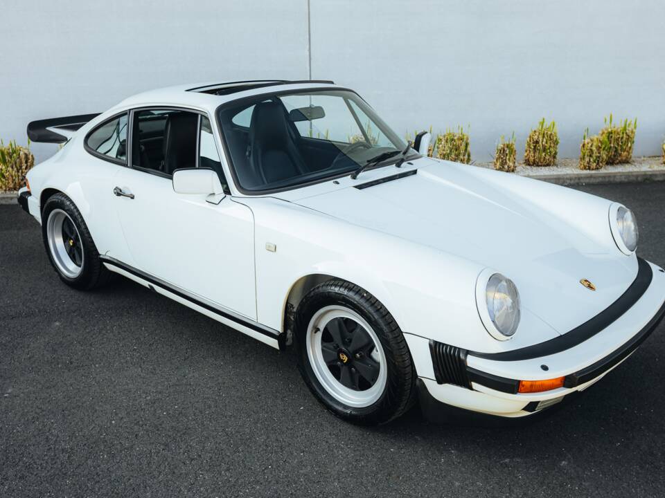 Bild 9/29 von Porsche 911 Carrera 3.2 (1989)