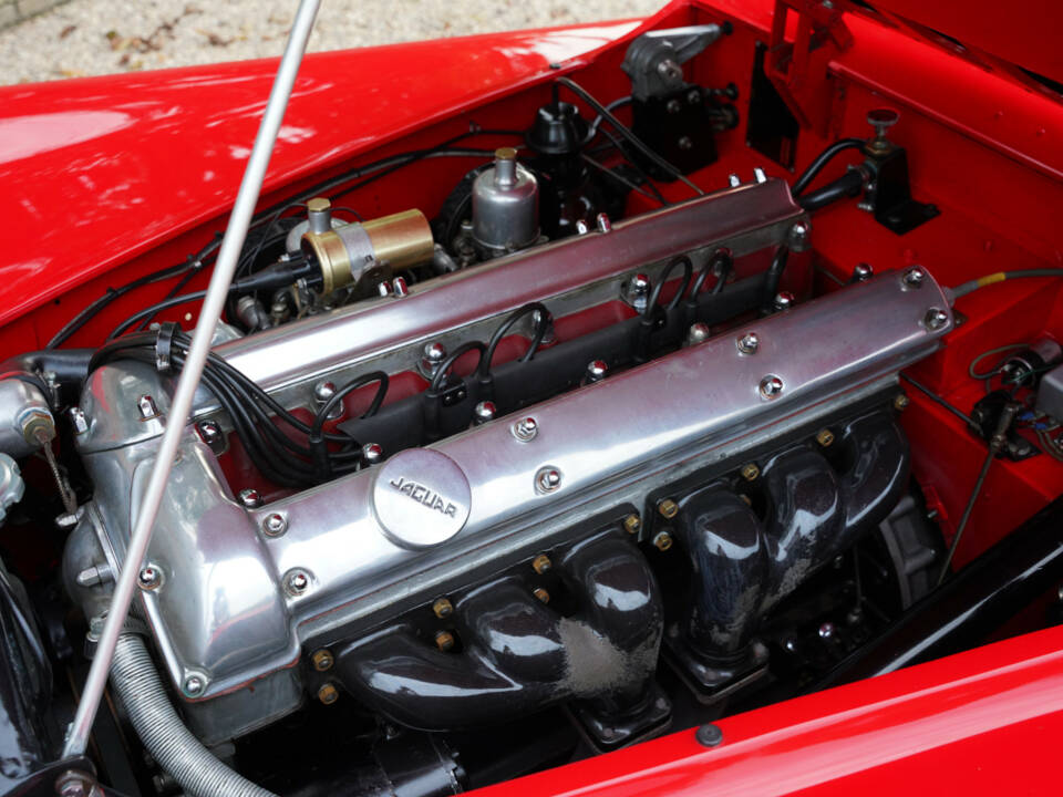 Image 34/50 of Jaguar XK 120 OTS (1954)