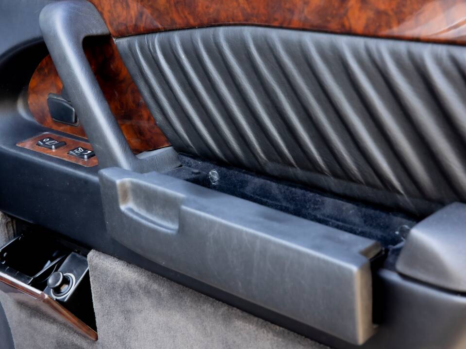 Image 46/59 of Mercedes-Benz 600 SEL (1992)