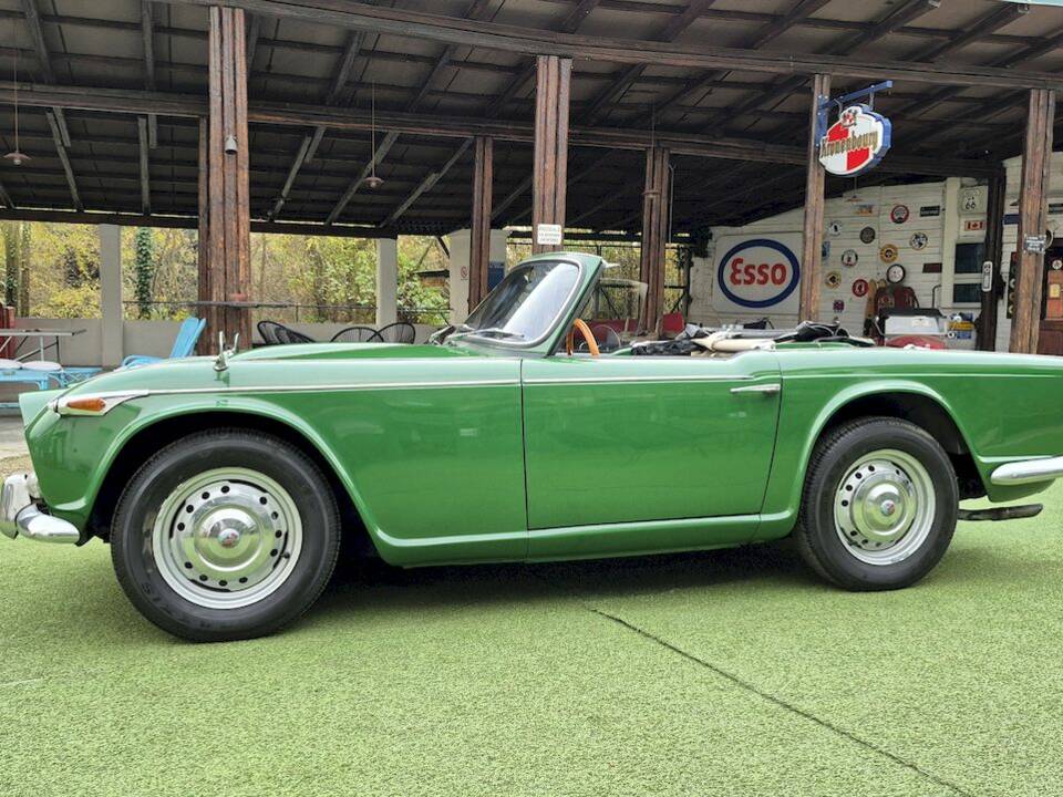 Image 4/66 of Triumph TR 4A IRS (1966)