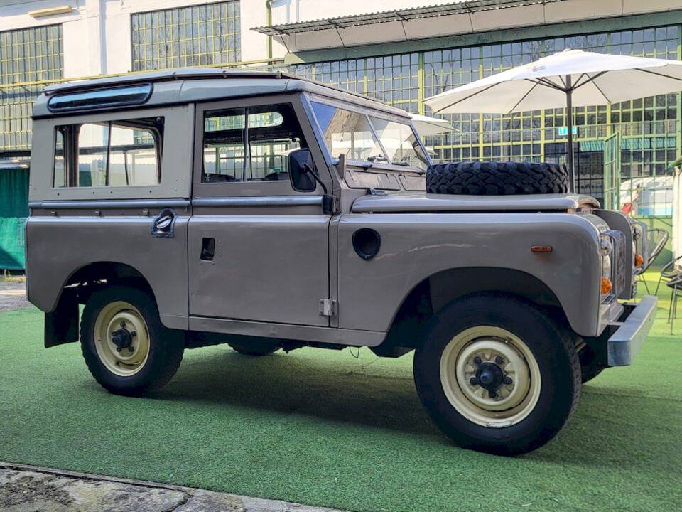 Bild 8/39 von Land Rover 88 (1981)