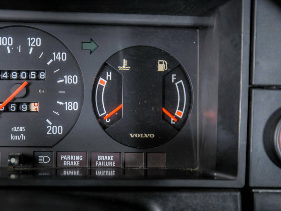 Image 23/50 of Volvo 240 (1983)