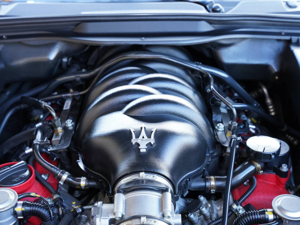 Bild 33/50 von Maserati GranTurismo S (2010)