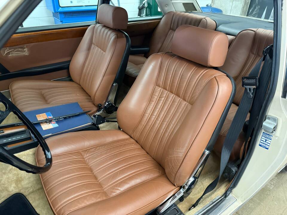 Image 8/17 de FIAT 130 Coupé (1972)