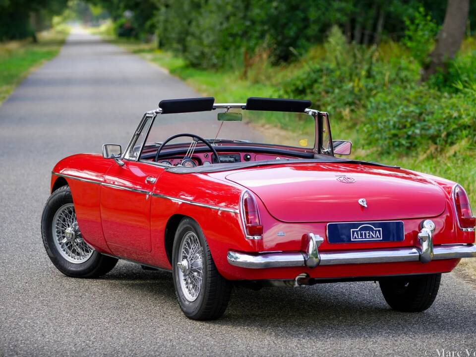 Image 15/39 de MG MGB (1964)