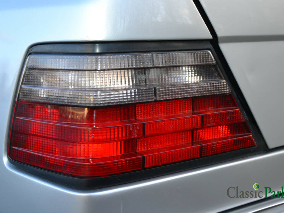 Image 37/39 of Mercedes-Benz 200 D (1993)