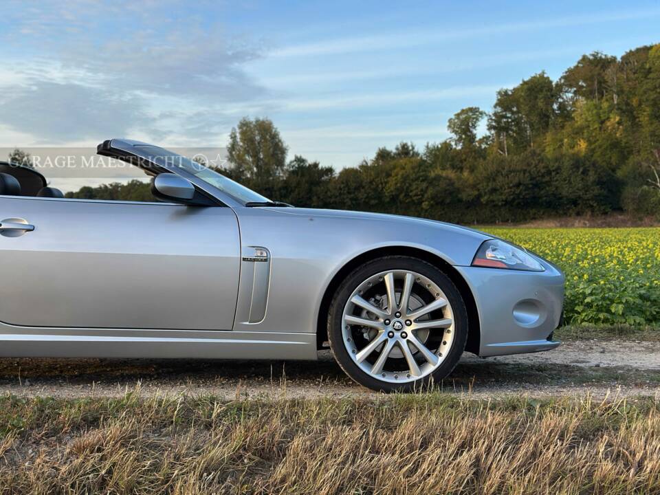 Image 18/84 de Jaguar XK 4.2 (2006)