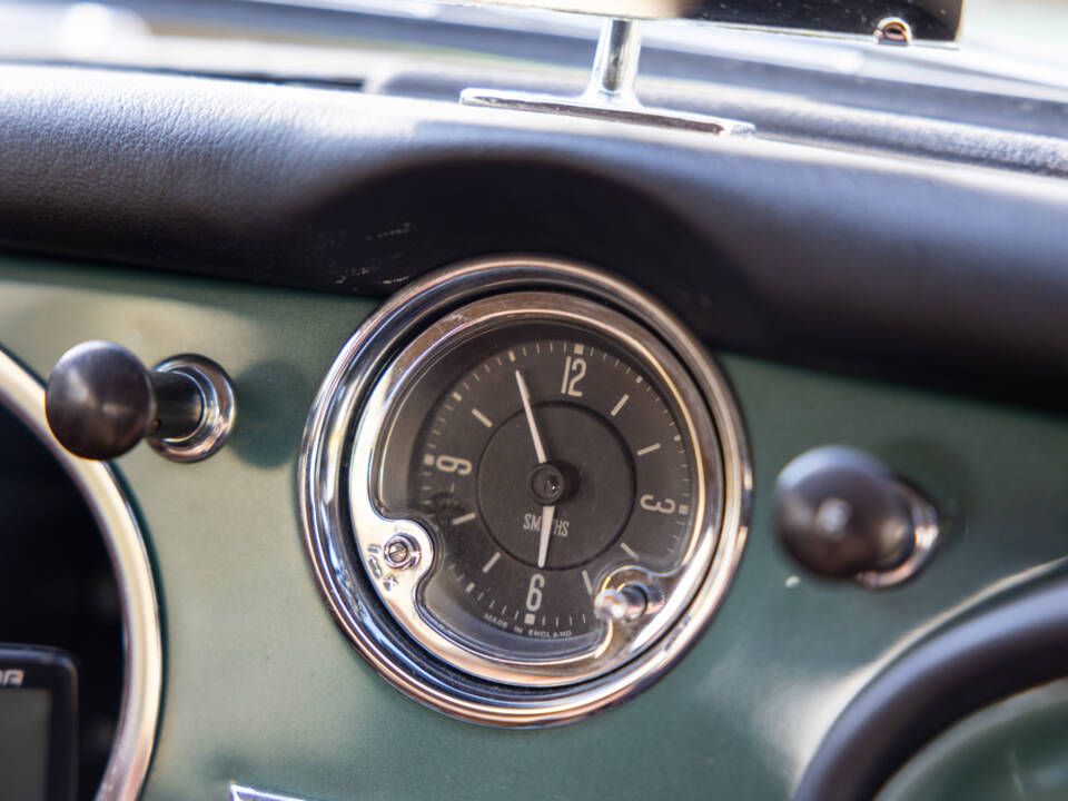 Image 19/50 of Aston Martin DB 2&#x2F;4 Mk III (1958)