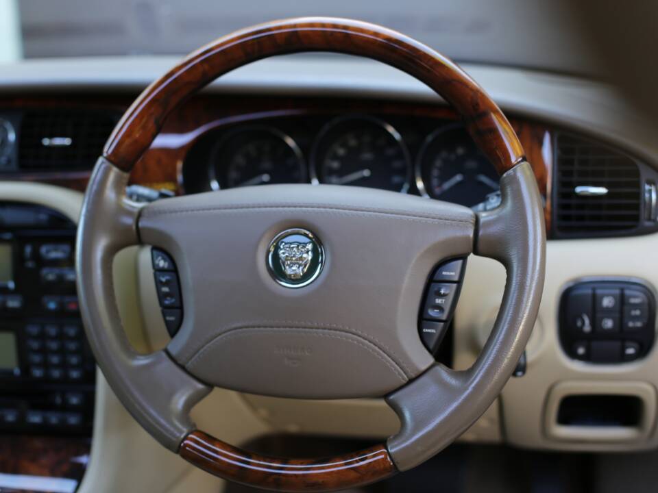 Imagen 62/77 de Jaguar XJ 8 4.2 (2005)