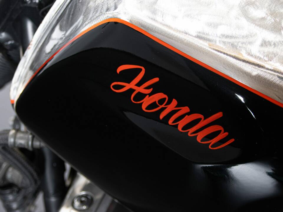 Bild 25/50 von Honda DUMMY (1987)