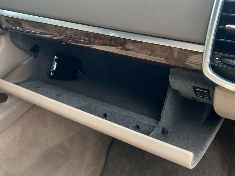 Image 18/51 de Porsche Cayenne Turbo (2011)
