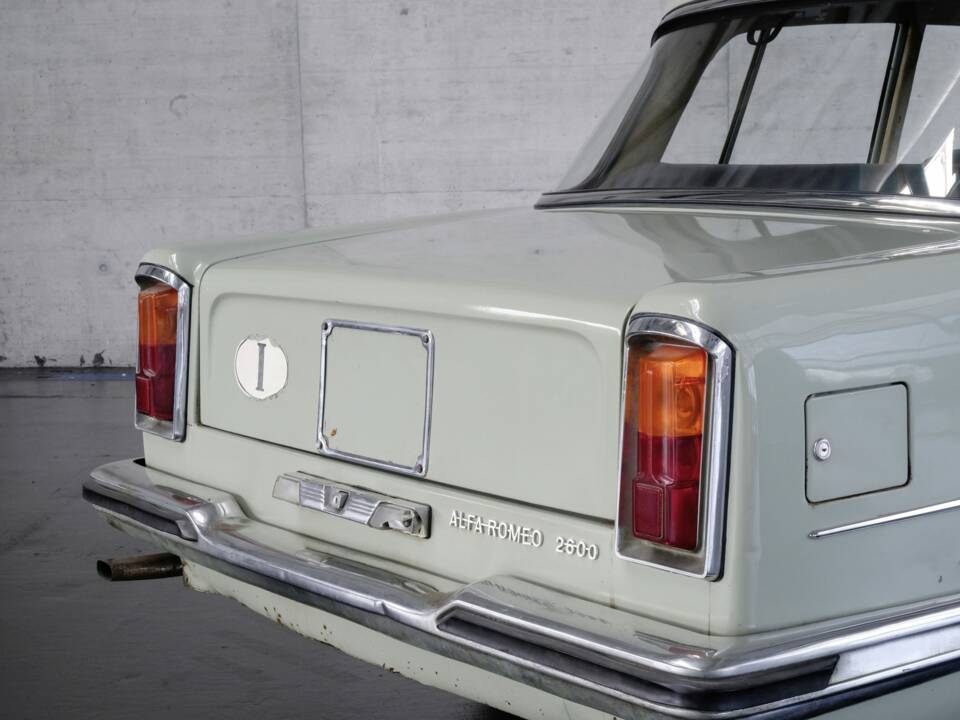 Image 45/48 of Alfa Romeo 2600 Berlina (1962)