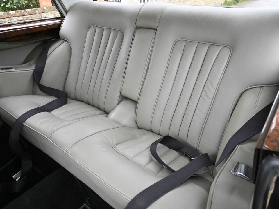 Image 37/40 of Bristol 410 (1968)