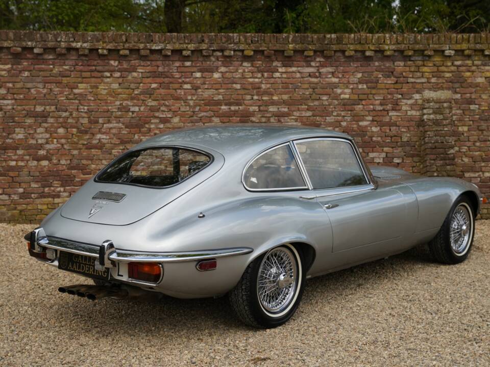 Image 18/50 de Jaguar Type E V12 (2+2) (1971)
