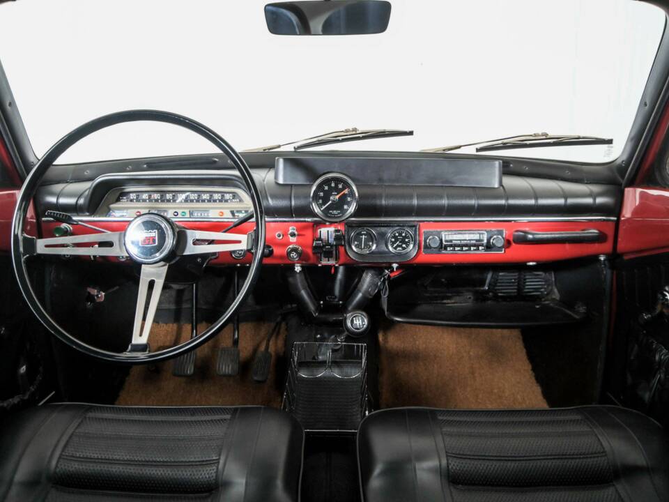 Image 7/50 of Volvo P 123 GT (1968)