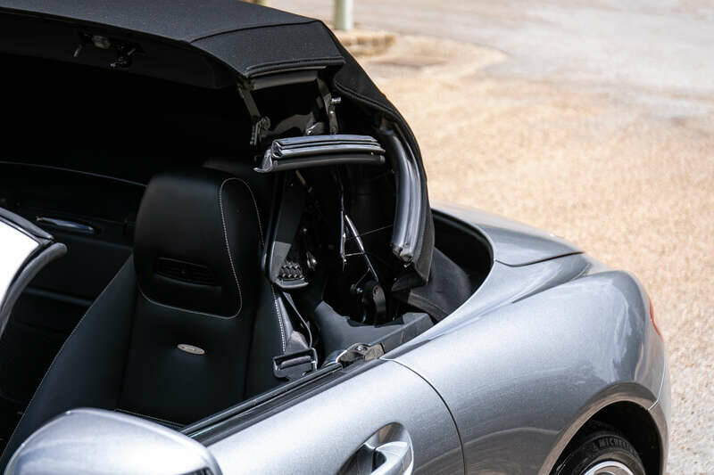Image 13/50 of Mercedes-Benz SLS AMG Roadster (2014)