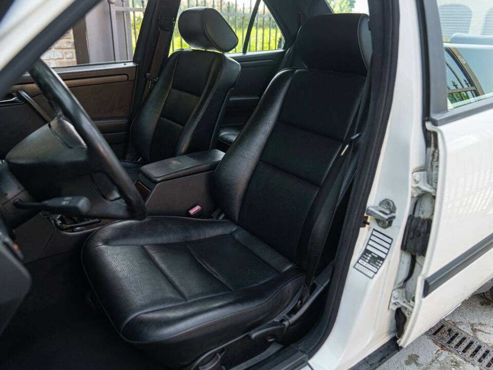 Immagine 26/50 di Mercedes-Benz C 200 Kompressor (1996)