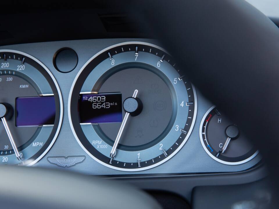 Bild 49/68 von Aston Martin V12 Vantage S (2018)