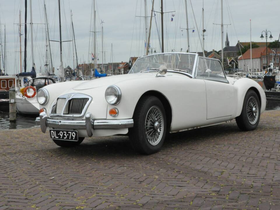 Image 5/8 of MG MGA 1600 (1962)