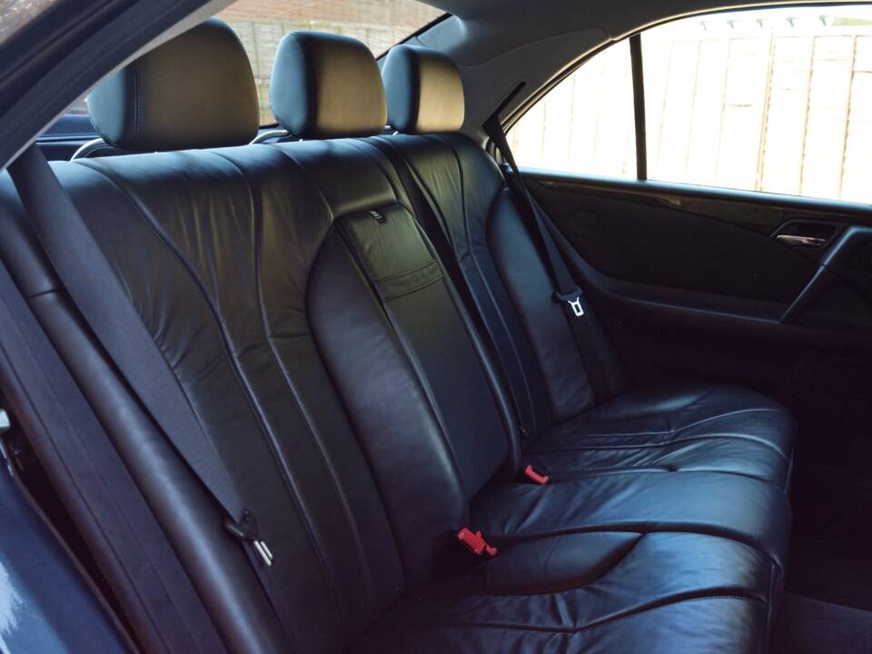 Immagine 5/50 di Mercedes-Benz E 55 AMG (1999)